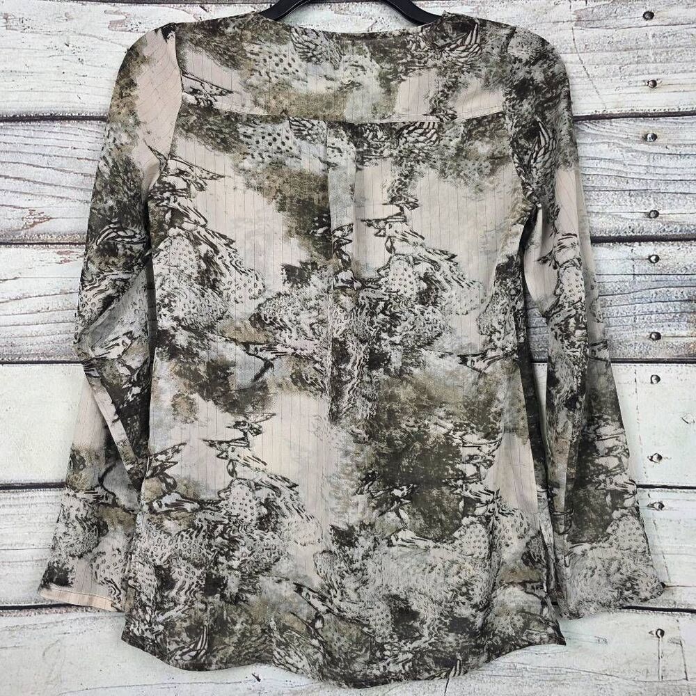 BKE Boutique Abstract Button Front Blouse Womens Small - Picture 6 of 8